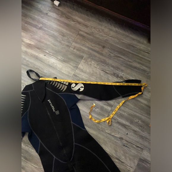 Scuba Suit / Water-sports Gear - Picture 10 of 16